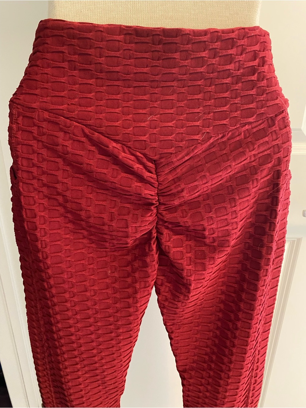 Red Textured High-Waist Scrunch Leggings